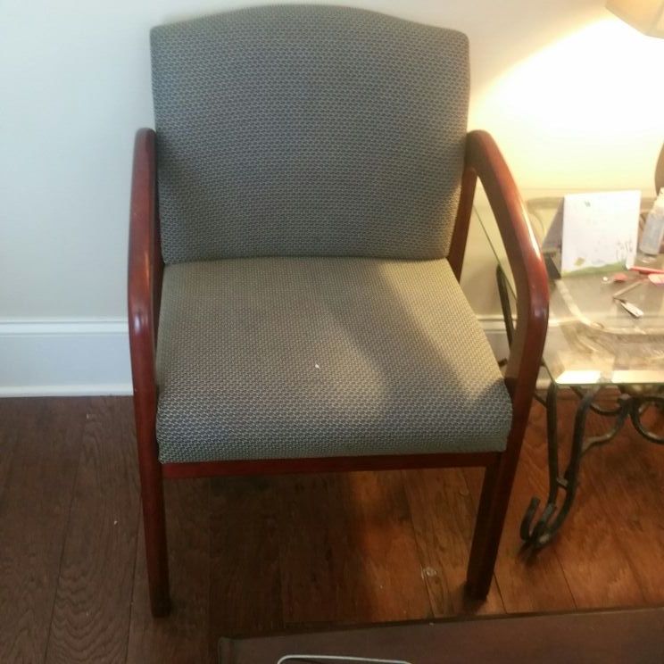 3 waiting room chairs good condition