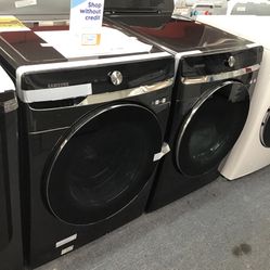 New Scratch And Dent Samsung Front Load Washer And Dryer Set. 1 year Warranty 