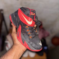 LeBron Soldier 8