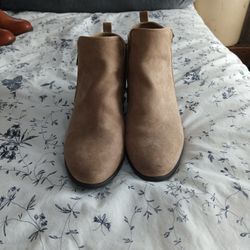 Women's Embroidered Boots 9.5