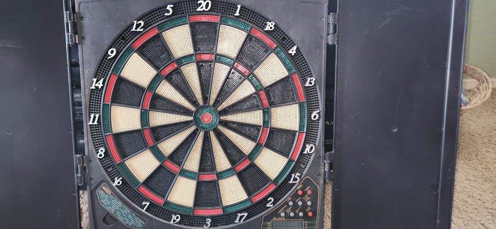 Multiplayer, Multi-game, Electronic Dart Board