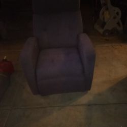 recliner in pretty good condition    and it's  very comfortable 