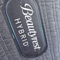 King Size Beautyrest Hybrid Matress With Boxpring Free Delivery 