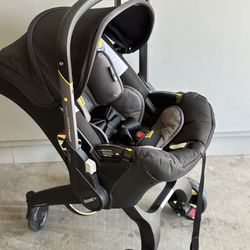 Nearly New Doona Carseat/Stroller 