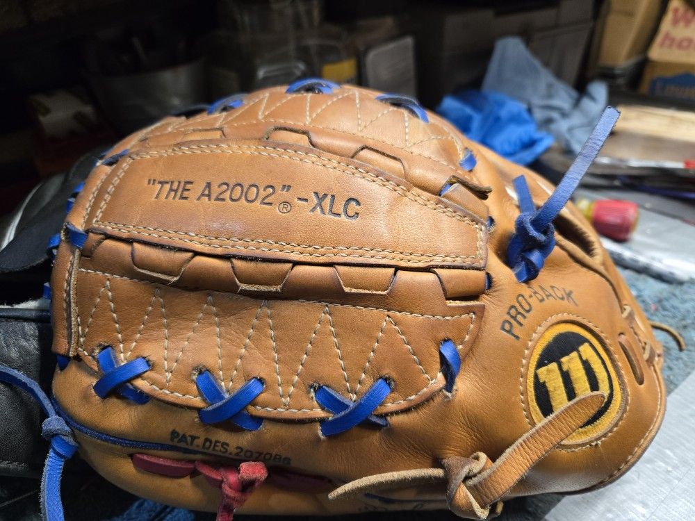 Wilson A2002 XLC LHT PRO-BACK SOFTBALL 13” Glove