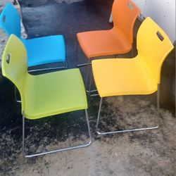 4 colored chairs
