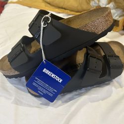 BIRKENSTOCK  SANDAL. 7 1/2  Womens 