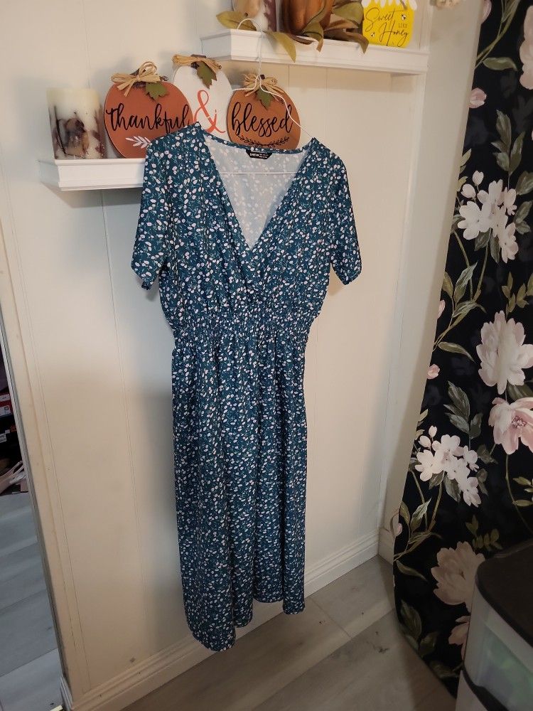 Modest DRESS $4.00 SIZE 4