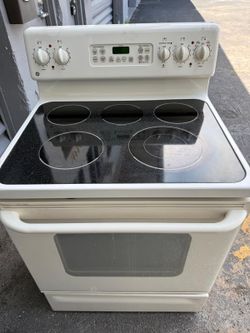 GE Electric Glass Top Range – White – 5 Burners – Self-Clean Oven – Fully Tested