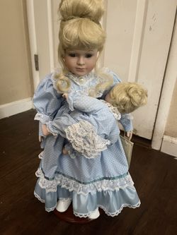 Porcelain Dynasty Doll Collectible