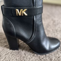 MICHAEL KORS BOOTIES