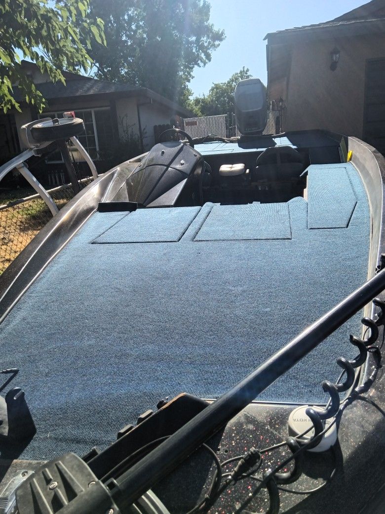 1997 Astro Bass Boat