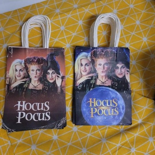 Halloween Hocus Pocus party goody candy paper gift bags with handles. 16 bags