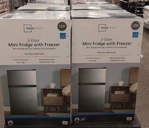 2.7 Cu Ft Single Door Refrigerator, Black, Compact Full-Size Fridge with Adjustable Shelves, Ideal for Apartment, Dorm & Office