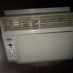 12,000 Btu Window Ac Works Like New 
