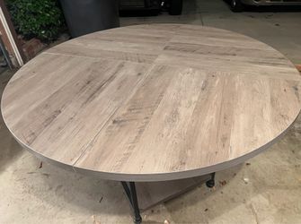 Round dinning room table for 4-6