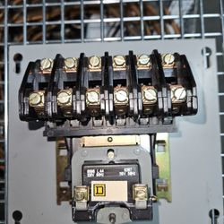 Schneider Electric
SQUARE D AND TELEMECANIQUE 8903L060V02
MULTIPOLE LIGHTING CONTACTOR (TYPE L)
ELECTRICALLY HELD 6-POLE 6 NO SURFACE OPEN
20A (30A FL