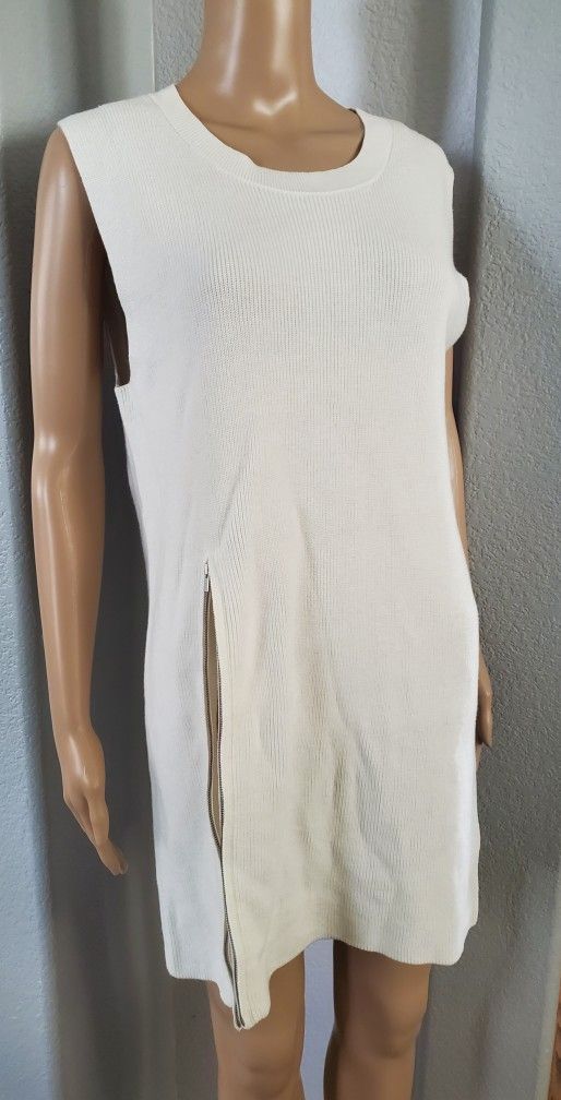 NWT Banana Republic Women M White Sleeveless Knit Fit Flare Dress NEW tunic



Brand new with tags,  size Medium M


White knit dress / tunic featurin