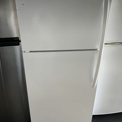 Frigidaire Apartment Size Top Freezer Refrigerator