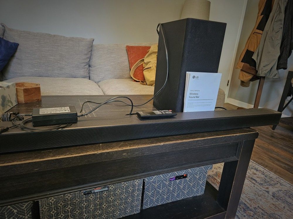 LG SL6Y Soundbar And Sub