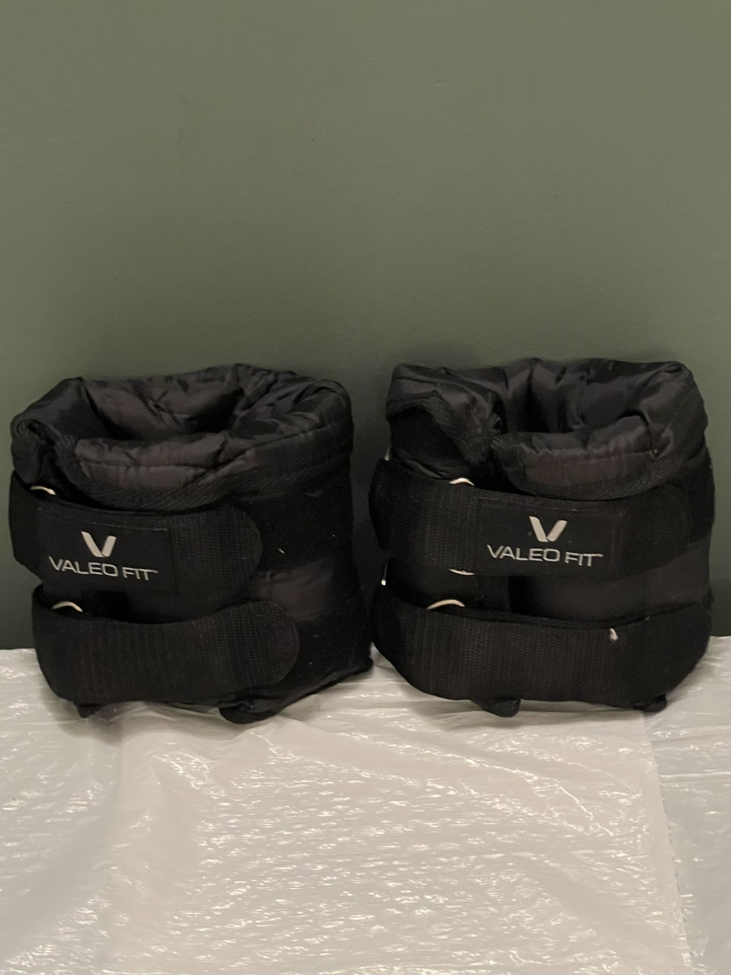 Valeo 10-lb Ankle Weights (2) - Adjustable - posted price is firm.