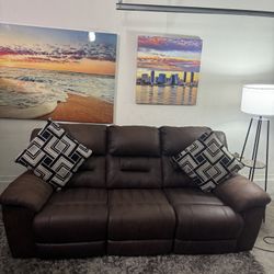 🌟 Ashley Furniture “LIKE NEW” Brown Reclining Couch ( FREE DELIVERY 🚚)