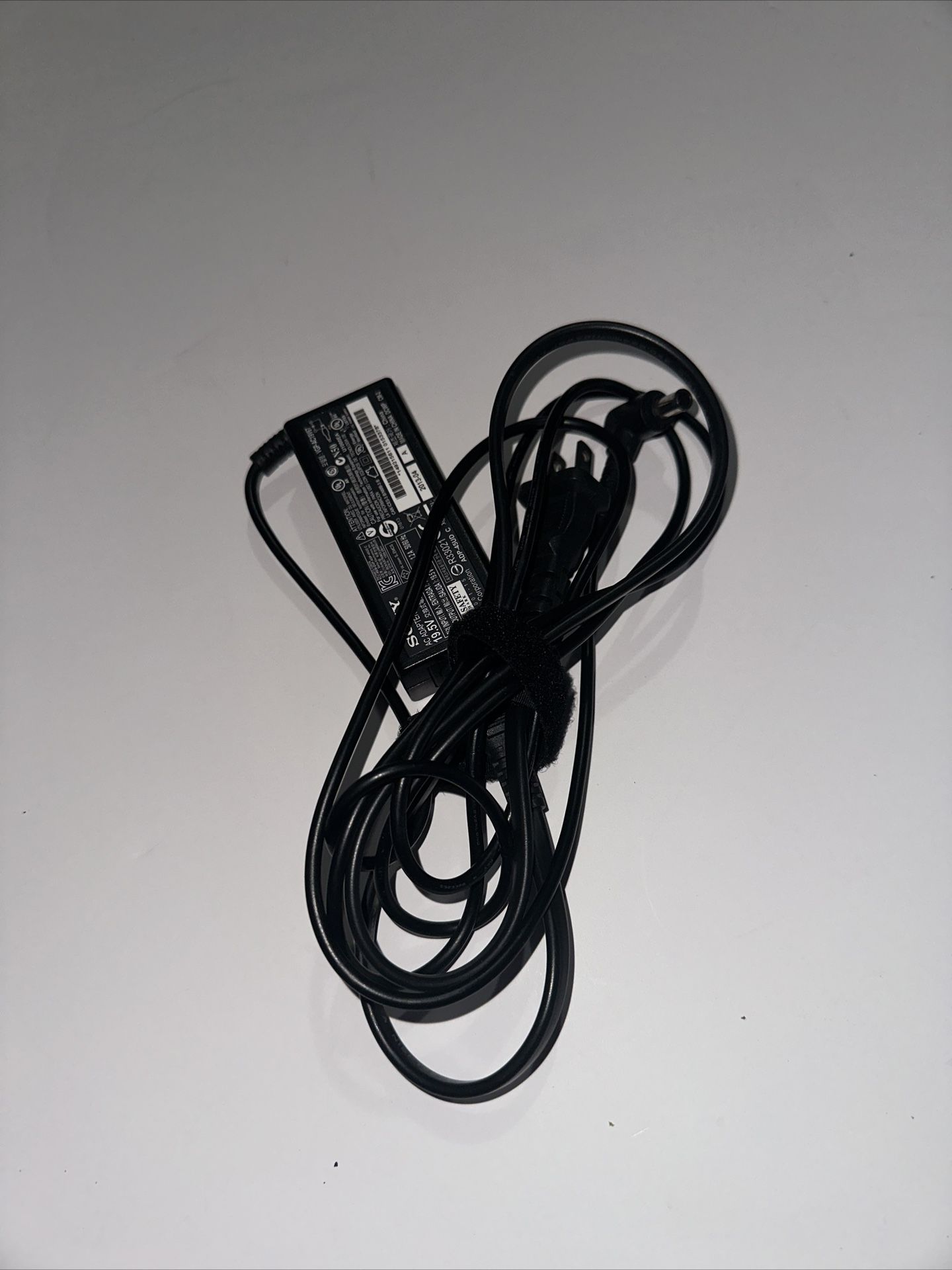 Genuine Sony Vaio Laptop Charger AC Power Adapter VGP-AC19V67 ADP-45UD C 45W