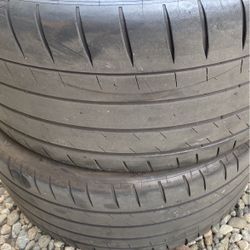 265/35/19 4 Tires In Good Condition