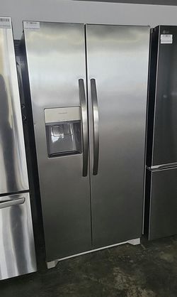Frigidaire Side‑by‑Side Fridge – Stainless, Ice & Water