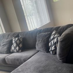 Nice big bulky couch! (Non smoking)