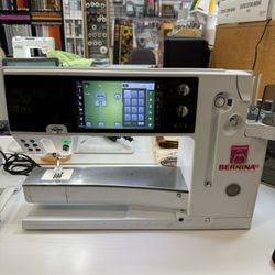Bernina B880 Sewing Machine 