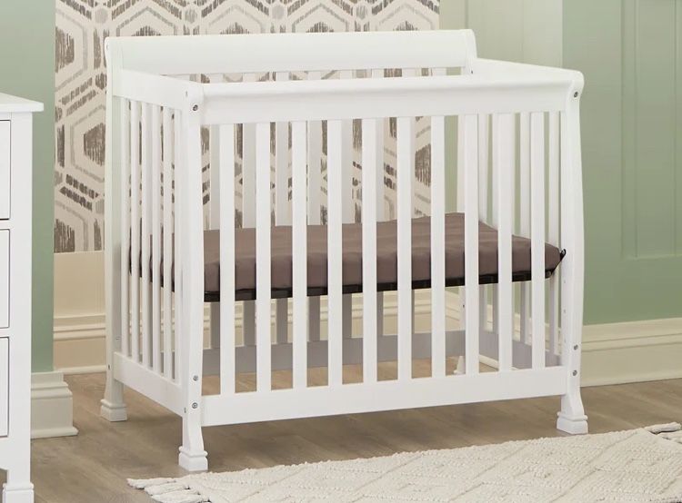 Mini Infant Crib w/ Mattress