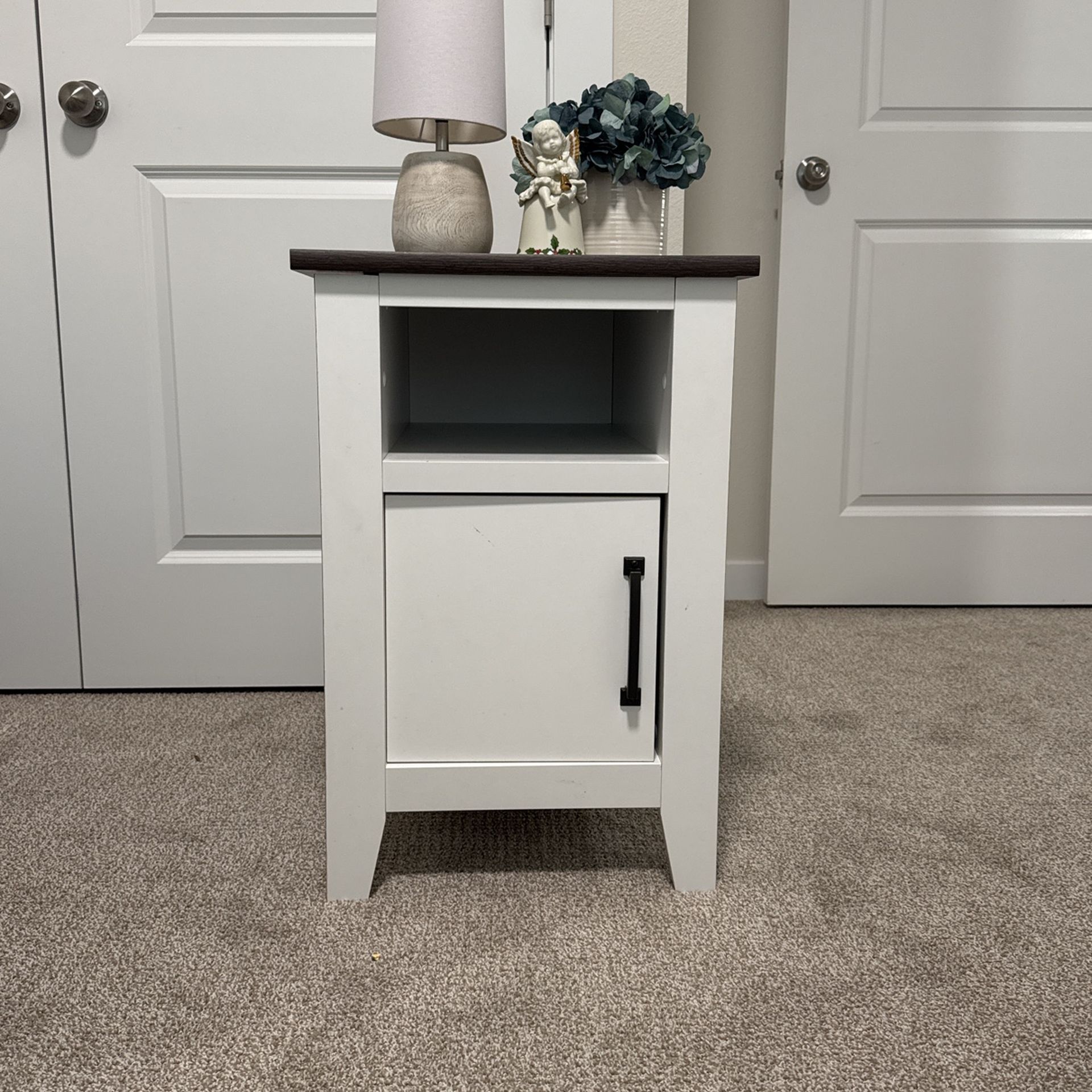 Corner Table