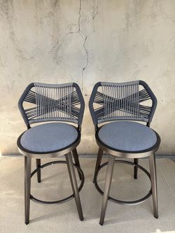 2 swivel barstool