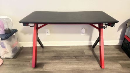 Gaming desk