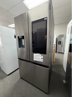 Refrigerator family hub