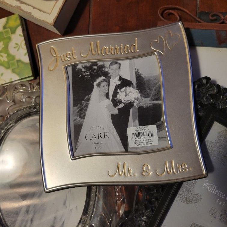 Wedding & Family Frames!