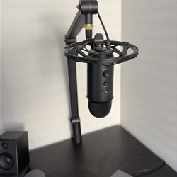 Blue Yeti Microphone With Mount