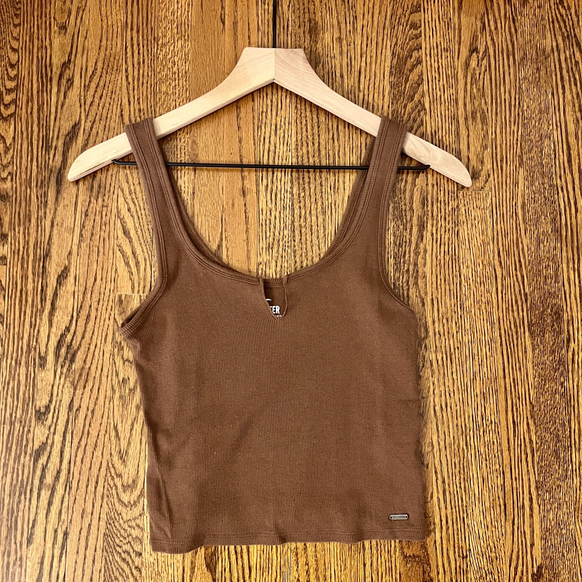 Hollister Must-Have Collection Cropped Tank Brown Size Medium NWOT 100% Cotton 