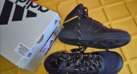 Like new boys shoes size 2.5
