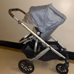 UPPAbaby VISTA Stroller. NEW, VALUE $550. In excellent condition. The stroller is machine washable. This incredibly versatile stroller is designed to 
