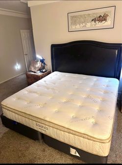 Saatva Latex Hybrid Mattress, King, Like New