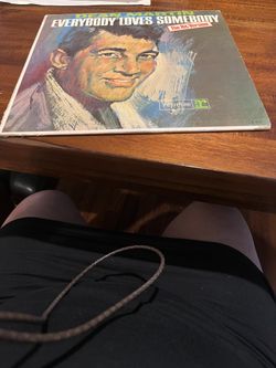 Dean Martin Everybody Loves Somebody music album