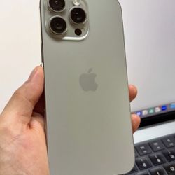 iPhone 16 Pro Max