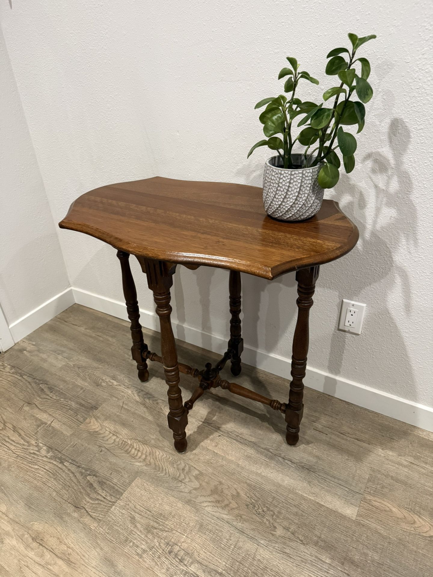 ENCHANTING accent table - scalloped legs - end table - nightstand - delivery available