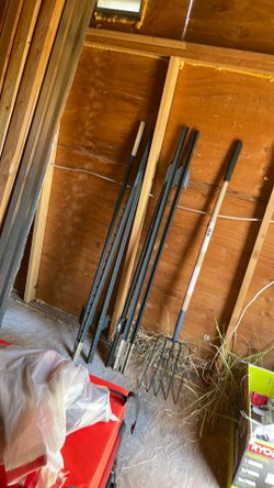 6 steel fence stakes - 5 ft