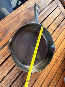 Griswold No 9 , 10 1/2” cast iron skillet seasoned
