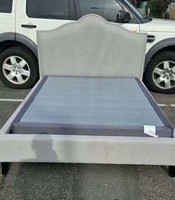 Jamie Falstaf Upholstered Queen Size 

