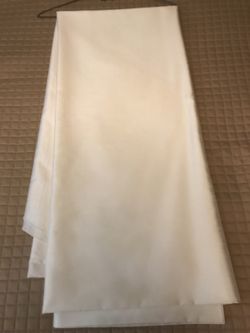 White 6’ Tabledrape