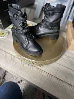 Boots Women’s Size 9 
